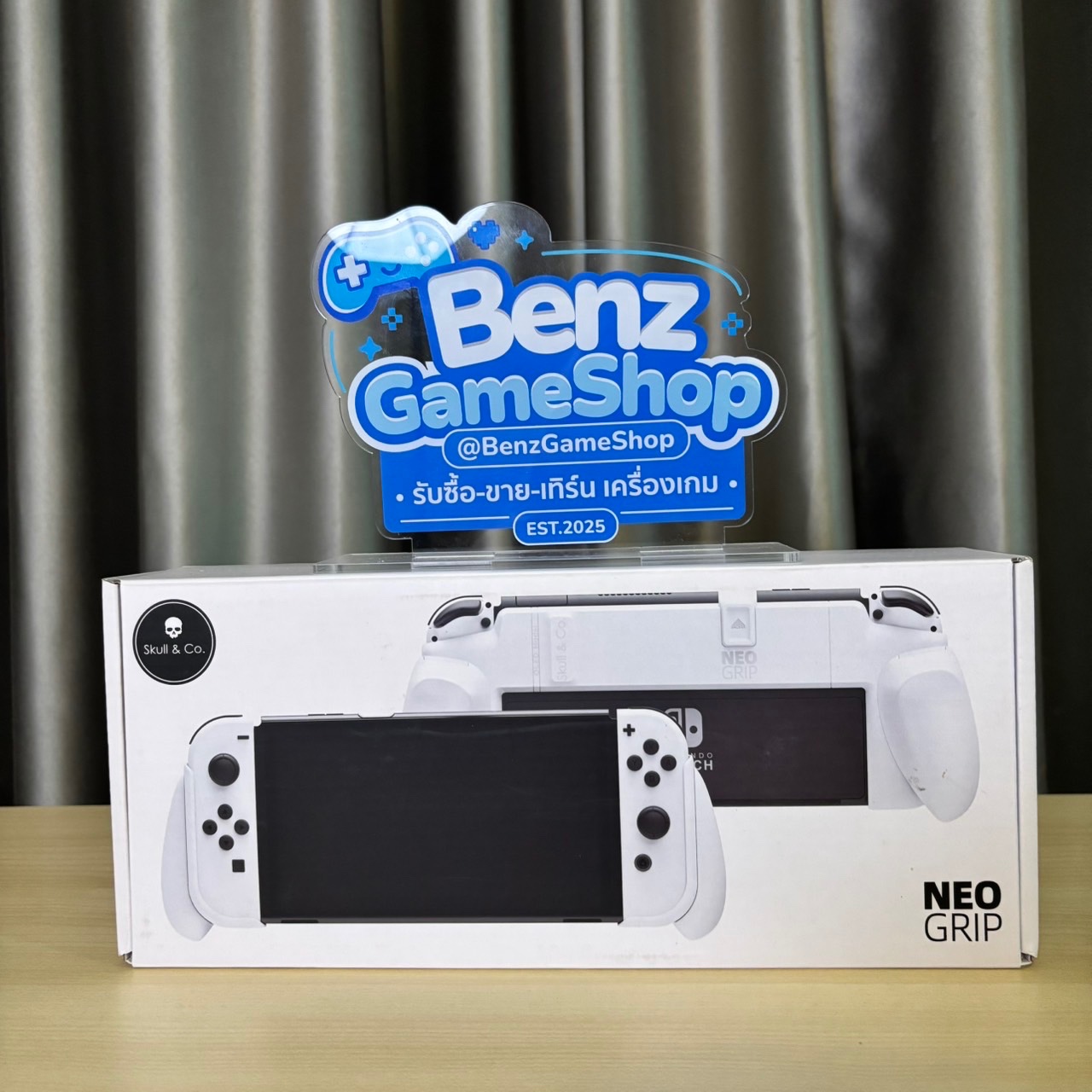 Skull & Co. NEO GRIP เคสกริพสำหรับ Nintendo Switch OLED (สีขาว)