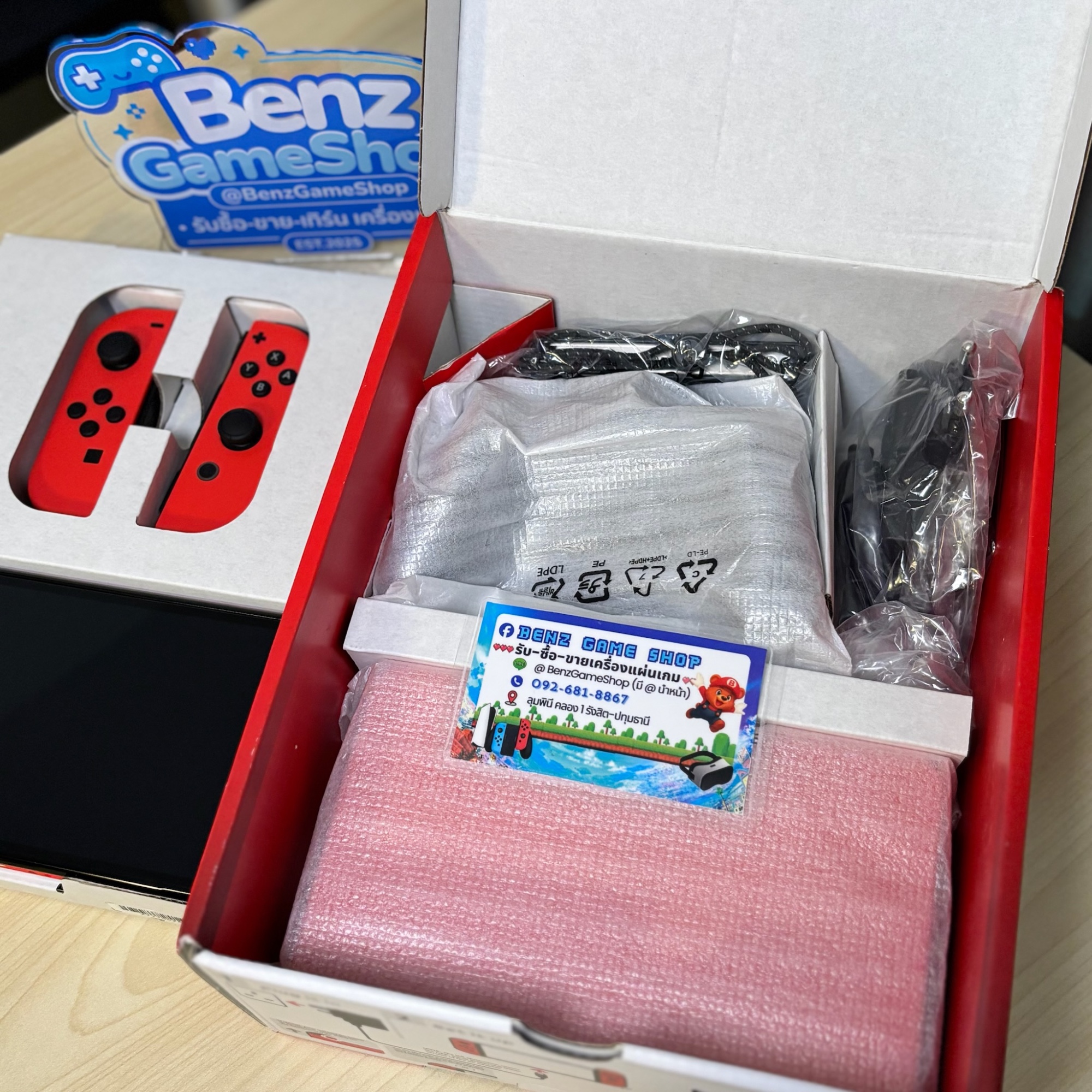 Nintendo Switch OLED รุ่นพิเศษ Mario Red Edition เซ็ตครบพร้อมอุปกรณ์ (มือสอง)