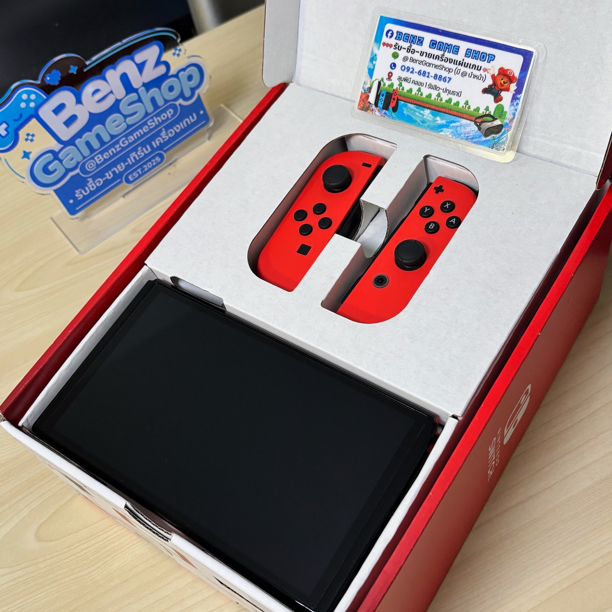 Nintendo Switch OLED รุ่นพิเศษ Mario Red Edition เซ็ตครบพร้อมอุปกรณ์ (มือสอง)