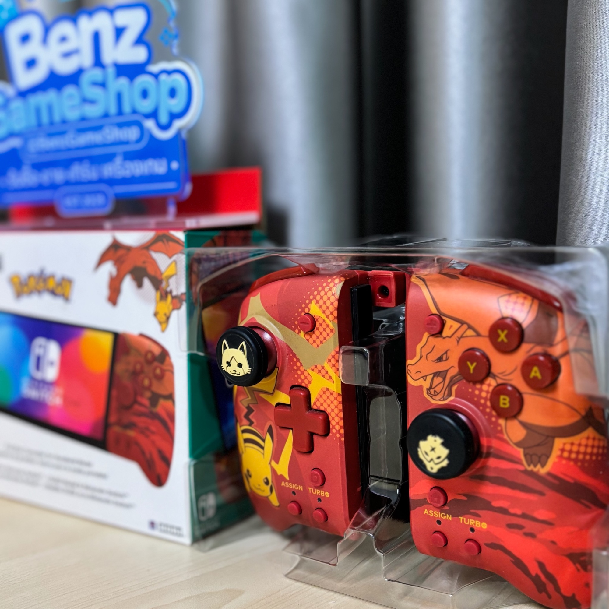 HORI Split Pad Pro ลาย Pokémon (Charizard & Pikachu)